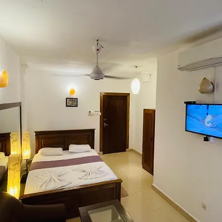 Lavinia Blue Hotel Dehiwala-Mont Lavinia Extérieur photo