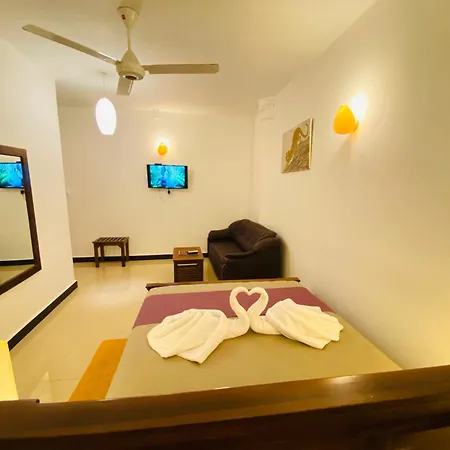 Lavinia Blue Hotel Dehiwala-Mont Lavinia Extérieur photo